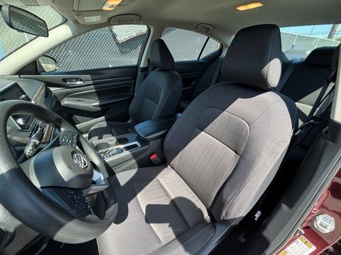 Used 2025 Nissan Altima 2.5 SV FWD image 32
