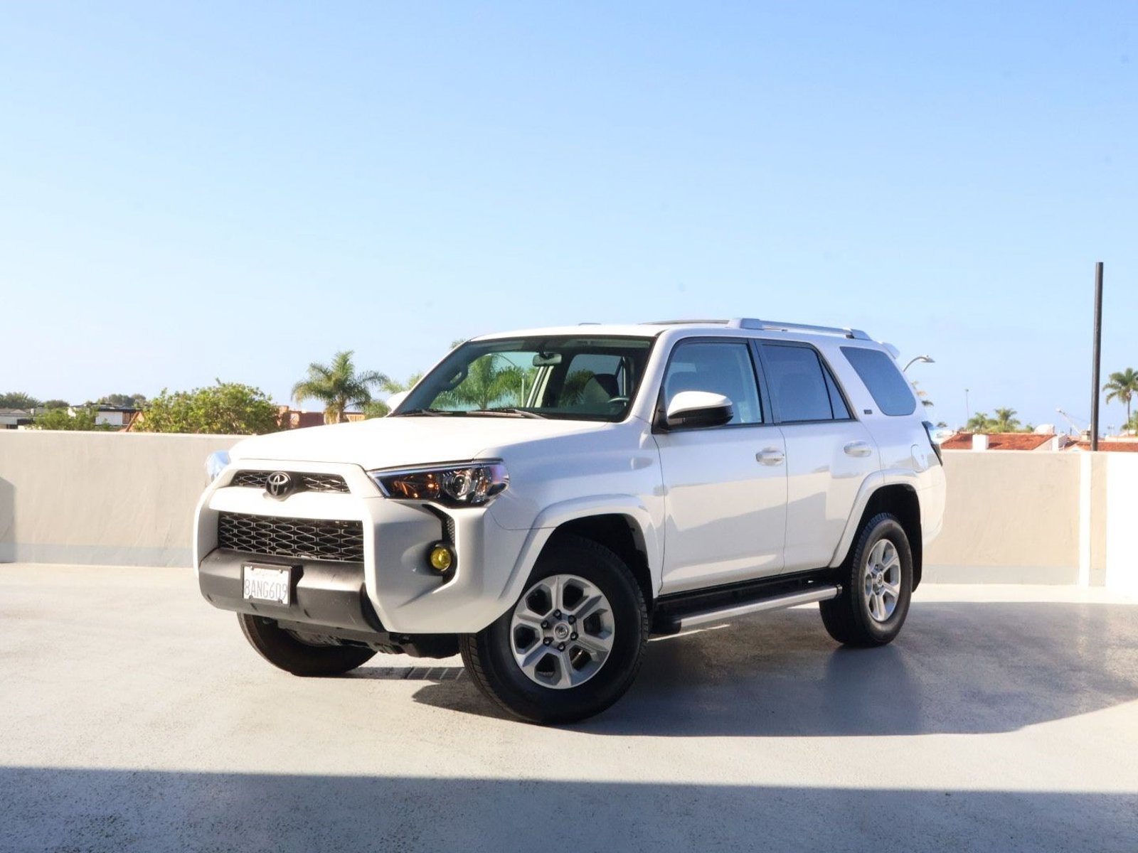 Used 2018 Toyota 4Runner SR5 w/ Preferred Accessory Package AWD/4WD image 1
