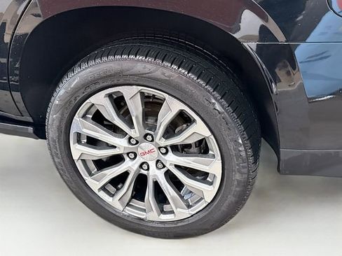Used 2021 GMC Yukon Denali w/ Denali Premium Package image 35