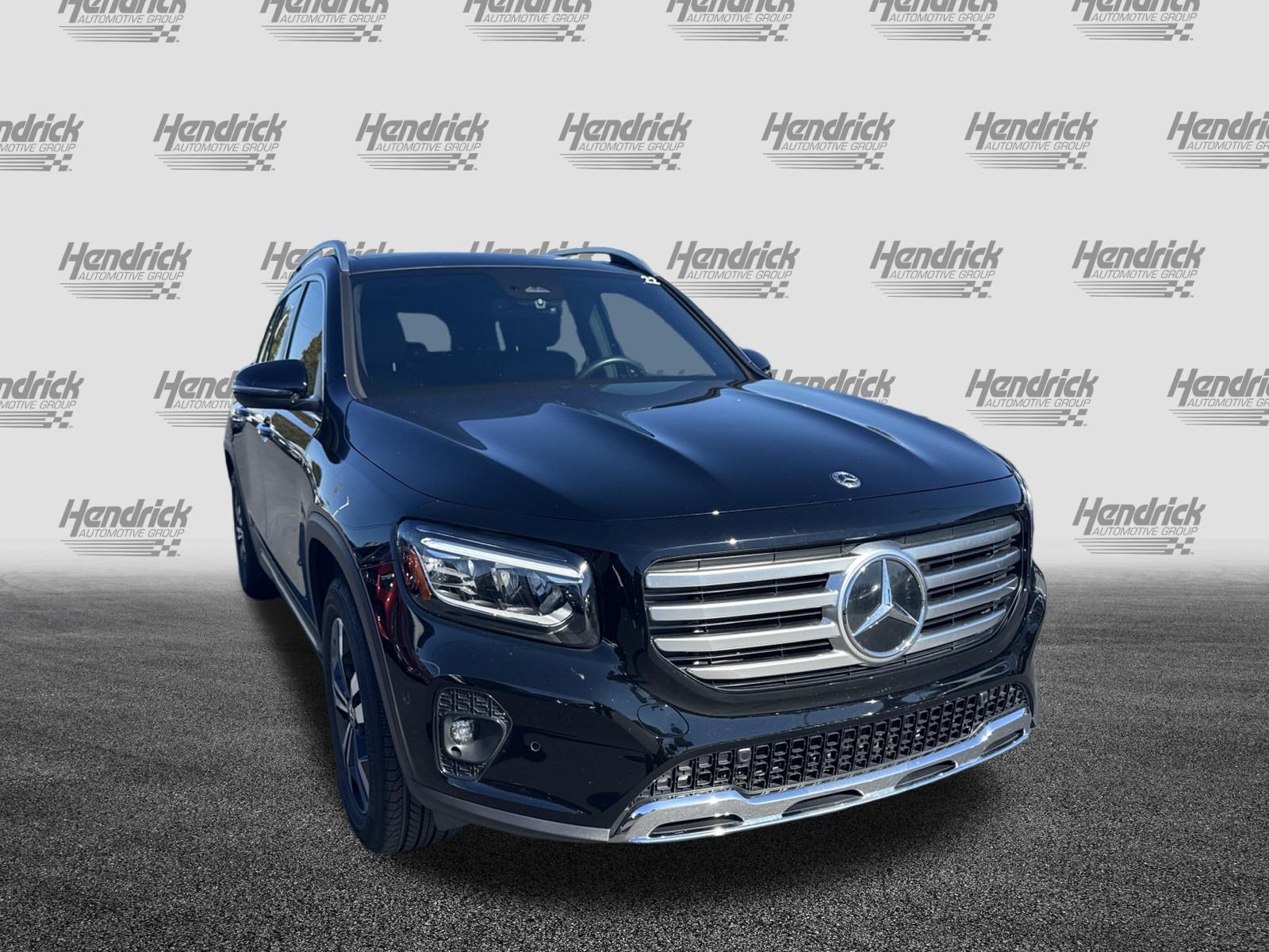 Used 2026 Mercedes-Benz GLB 250 4MATIC image 2