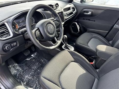 Used 2021 Jeep Renegade Latitude w/ Sun & Sound Group image 22