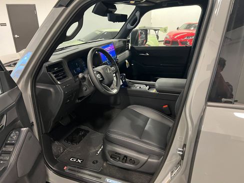 Used 2026 Lexus GX 550 w/ Cold Area Package image 10