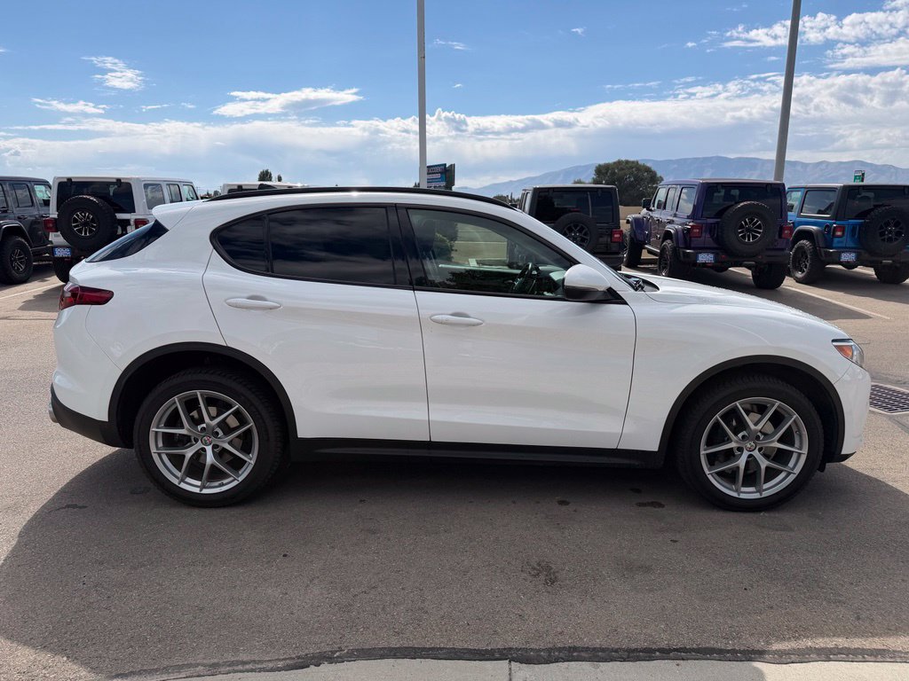 Used 2018 Alfa Romeo Stelvio Sport w/ Quick Order Package 22J Sport AWD/4WD image 5