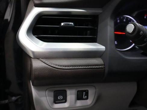 Used 2023 GMC Acadia SLT image 19