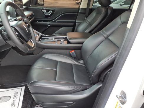 Used 2023 Lincoln Aviator AWD w/ Premium Package image 13