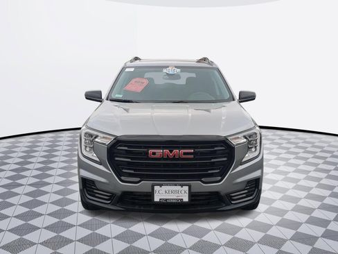 Certified 2023 GMC Terrain SLE w/ Driver Convenience Package FWD image 3