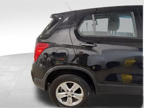 Used 2022 Chevrolet Trax LS image 4