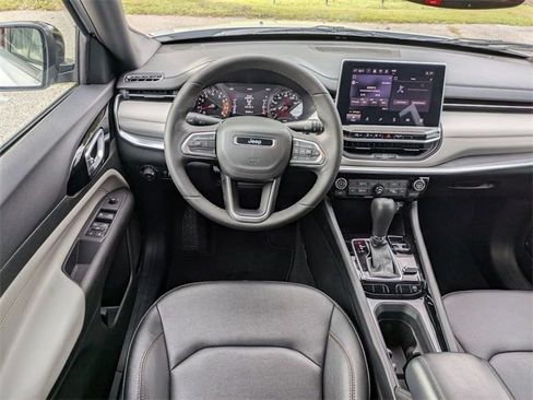 Used 2024 Jeep Compass Limited image 28