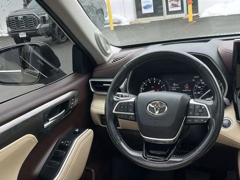 Certified 2021 Toyota Highlander Platinum image 21