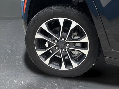 Used 2022 Jeep Grand Cherokee Overland w/ Luxury Tech Group IV image 39