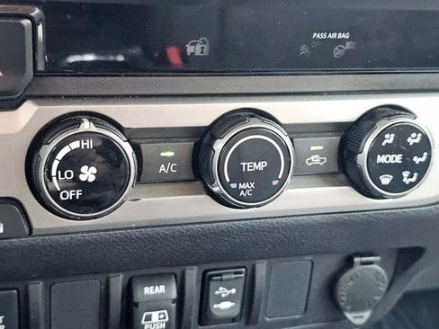 Used 2018 Toyota Tacoma SR5 RWD image 13