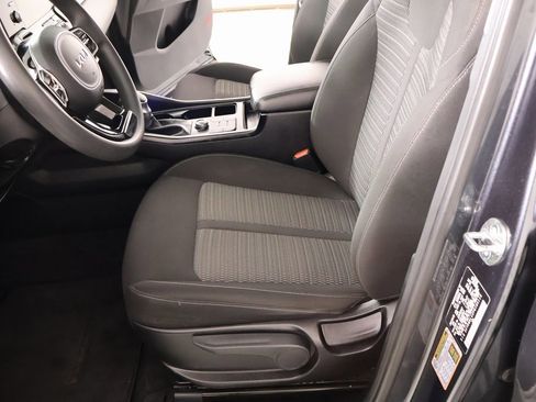 Used 2023 Kia Sorento LX image 10