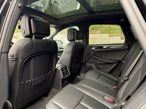 Used 2023 Porsche Macan S AWD/4WD image 30