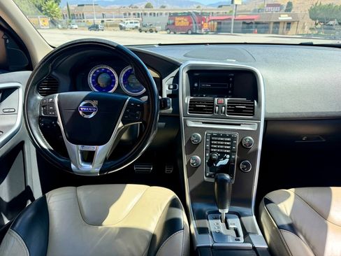Used 2011 Volvo XC60 T6 R-Design w/ Convenience Pkg AWD/4WD image 15