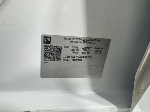 Used 2024 Chevrolet Silverado 2500 LT w/ Convenience Package image 12