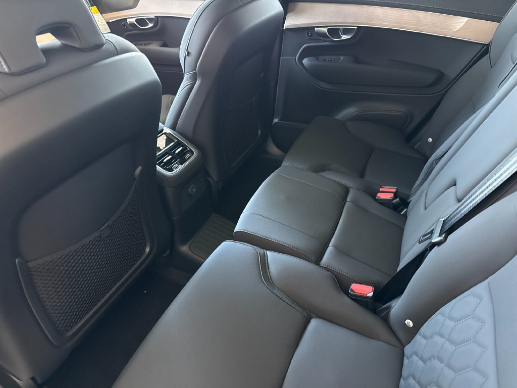 New 2026 Volvo XC90 T8 Plus AWD/4WD image 11