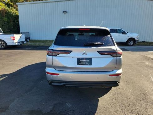 New 2026 Mitsubishi Outlander ES image 5