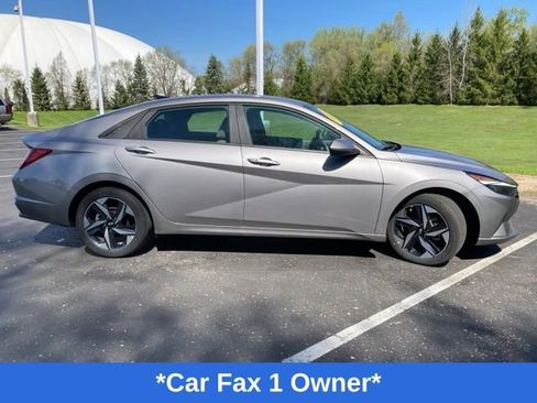 Used 2023 Hyundai Elantra SEL w/ Convenience Package FWD image 5