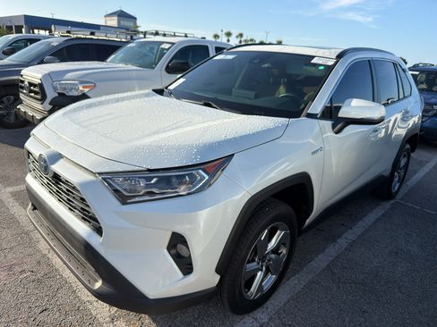 Used 2021 Toyota RAV4 XLE Premium AWD/4WD image 2