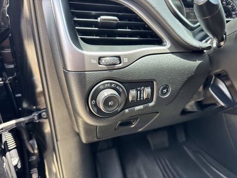 Used 2022 Jeep Cherokee Latitude Lux w/ Sun & Sound Group FWD image 21