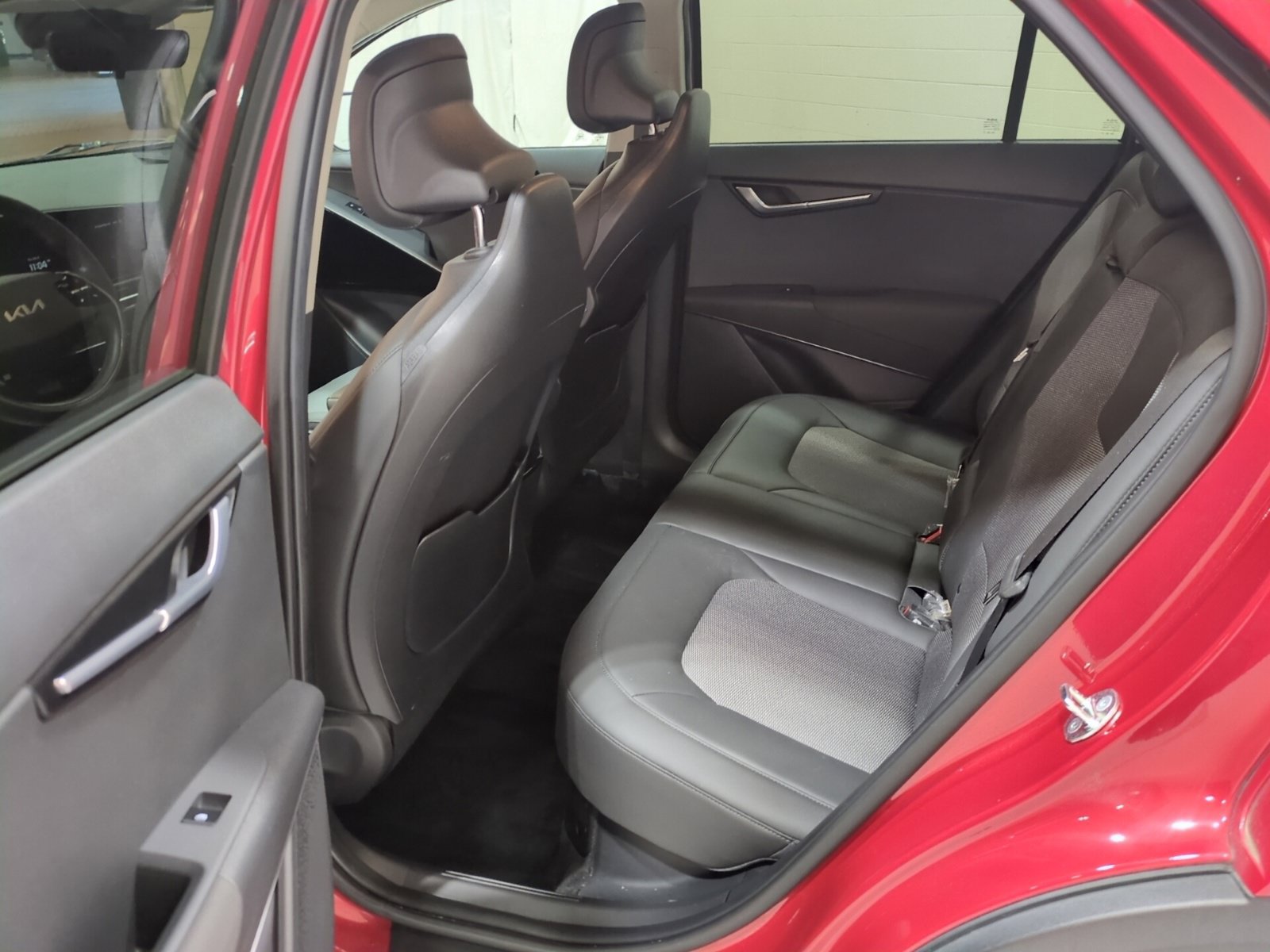 Certified 2024 Kia Niro EX FWD image 14