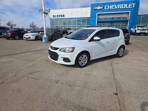 Used 2020 Chevrolet Sonic LT image 2