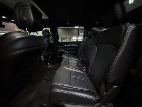 Used 2024 Jeep Wagoneer 4WD w/ Premium Group I image 31