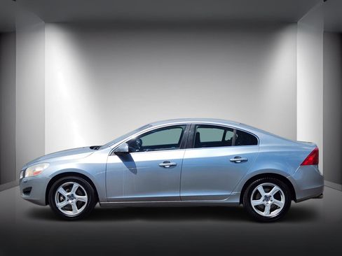 Used 2013 Volvo S60 T5 AWD/4WD image 2