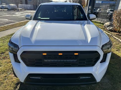 Used 2024 Toyota Tacoma SR5 AWD/4WD image 13