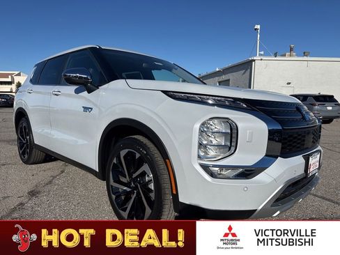 New 2025 Mitsubishi Outlander SE image 1