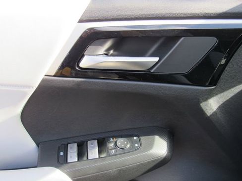 Used 2025 Mitsubishi Outlander SE FWD image 21