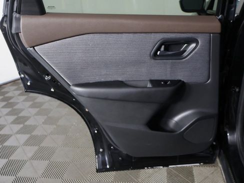 Used 2023 Nissan Rogue S AWD/4WD image 19