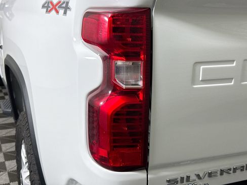 Used 2023 Chevrolet Silverado 2500 LT image 35