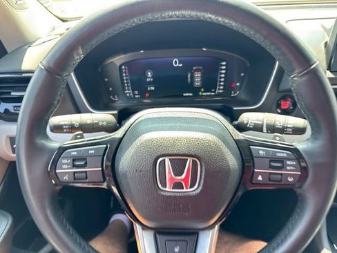 Used 2025 Honda Pilot Elite image 16