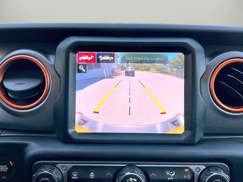 Used 2021 Jeep Gladiator Mojave AWD/4WD image 14