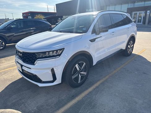 Used 2023 Kia Sorento S image 1