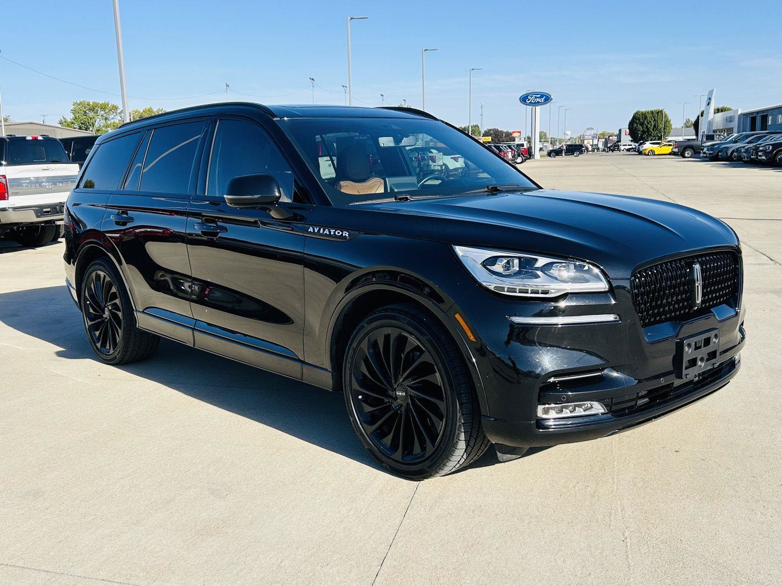 Used 2023 Lincoln Aviator Black Label w/ Jet Package AWD/4WD image 2