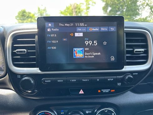 Used 2021 Hyundai Venue SE FWD image 27