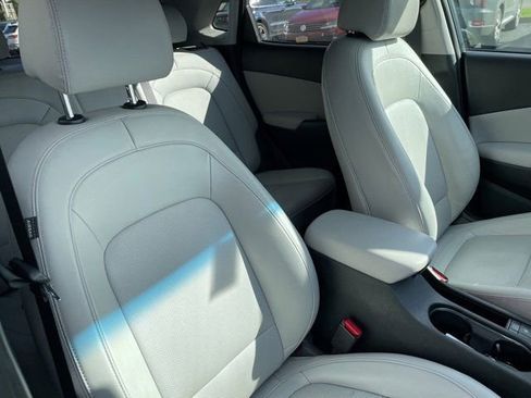 Used 2022 Hyundai Kona Limited image 11