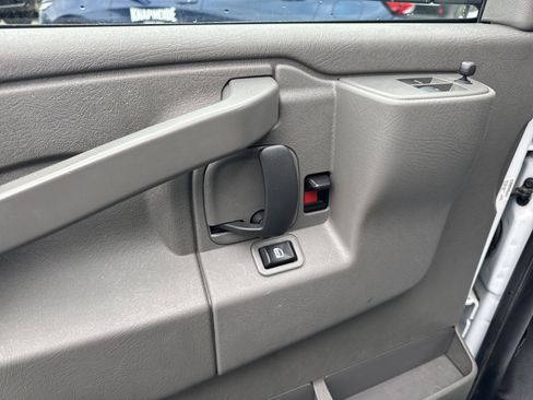 Used 2022 Chevrolet Express 3500 w/ Power Convenience Package image 19