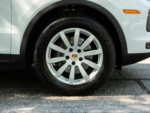 Used 2019 Porsche Cayenne AWD/4WD image 16