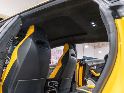 Used 2021 Lamborghini Urus AWD/4WD image 12