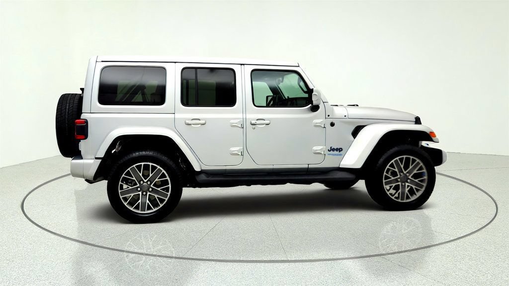 Used 2022 Jeep Wrangler Unlimited Sahara AWD/4WD image 4