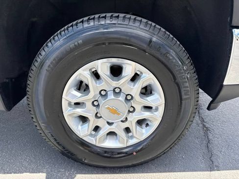 Used 2024 Chevrolet Silverado 2500 LTZ w/ LTZ Convenience Package AWD/4WD image 9