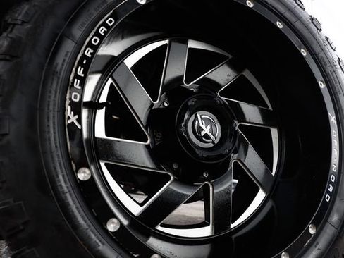 Used 2018 Chevrolet Silverado 1500 LT image 30