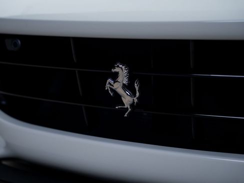 Used 2019 Ferrari Portofino RWD image 6