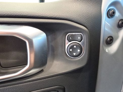 Used 2023 Jeep Wrangler Unlimited Sahara w/ Cold Weather Group AWD/4WD image 17