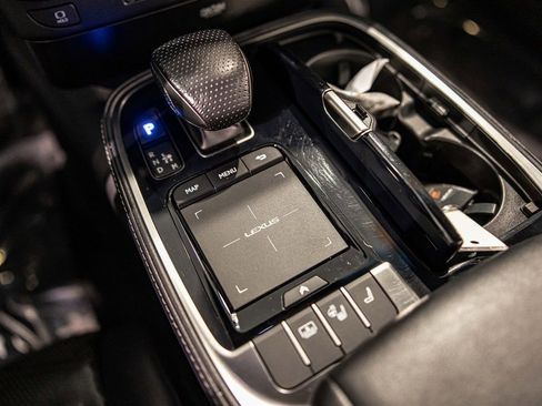 Used 2022 Lexus LS 500 F Sport w/ Accessory Package (Z1) AWD/4WD image 31