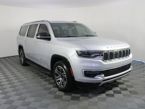 Used 2023 Jeep Wagoneer L Series II image 29