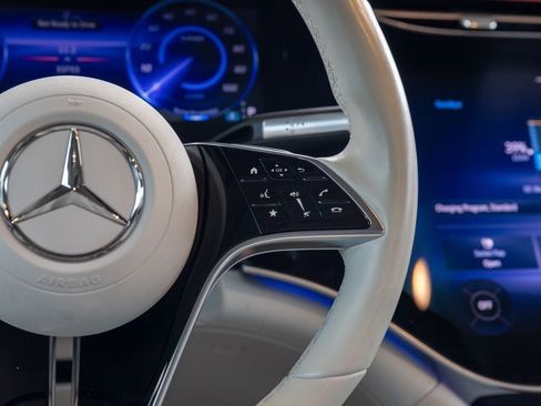 Used 2022 Mercedes-Benz EQS 580 4MATIC Sedan w/ Pinnacle Trim Package image 33